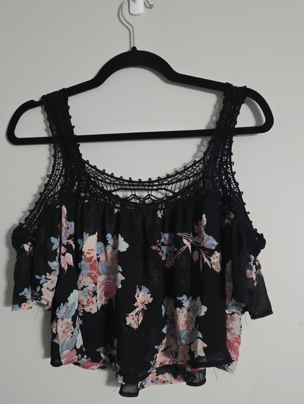 Rue21 Black Floral Crochet Cold-Shoulder Crop Top